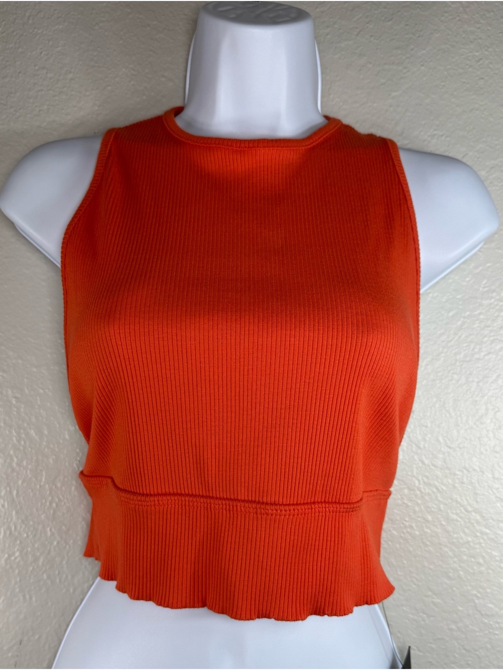 Women’s Lulus orange ribbed crop top Size‎ M Sleeveless Stretch Fitted Summer